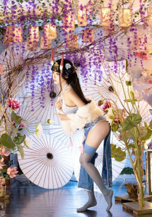 安琪拉翻白眼流眼泪流口水